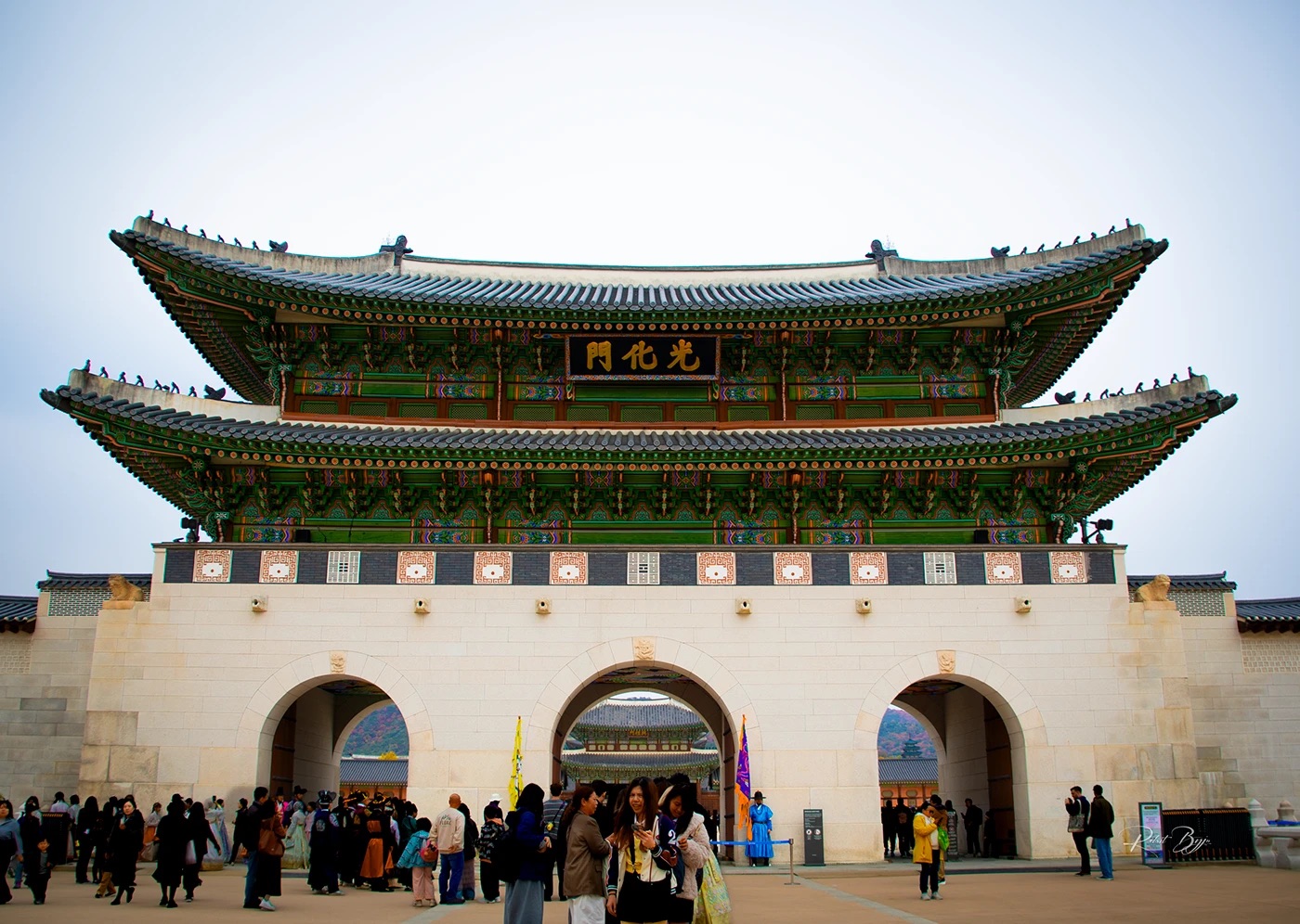 Gwanghwamun gate with crowds